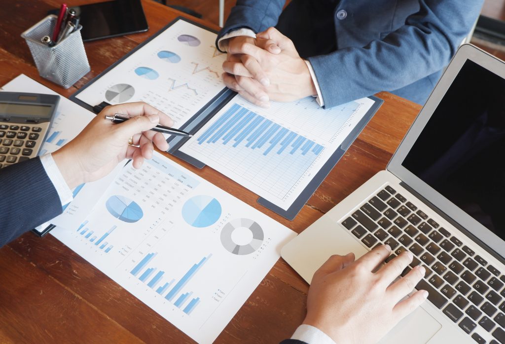 business consulting businessman meeting brainstorming report project analyze